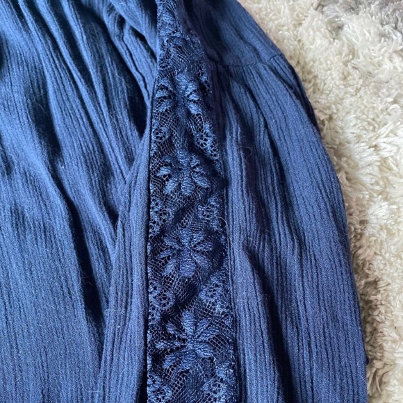 Hollister Off the Shoulder Top - Picture 2 of 2